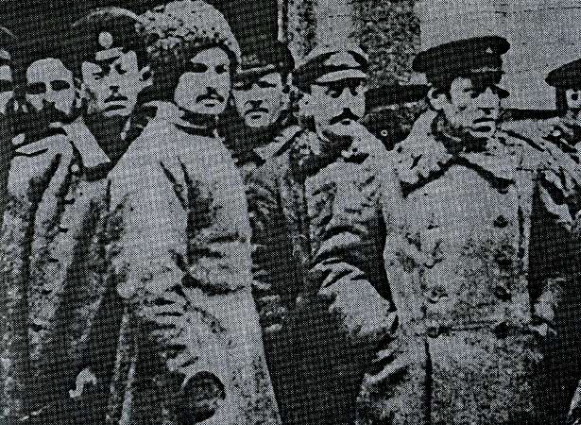 Image - Semen Petliura with soldiers of the Polubotok regiment.